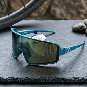Blenders Eyewear Eclipse Shield Polarized Sunglasses Blue Frame/Lens NWT